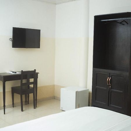 Hotel Seaside Lome Exterior photo