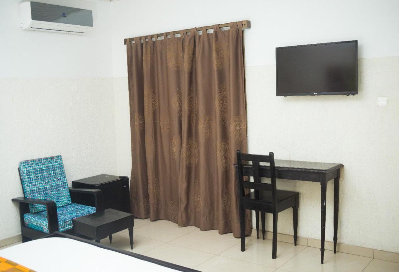 Hotel Seaside Lome Exterior photo