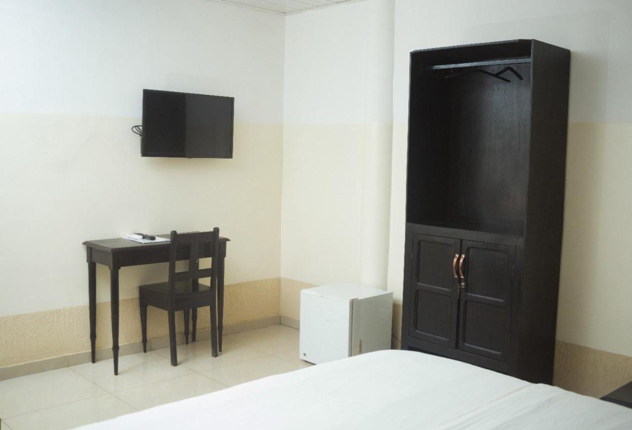 Hotel Seaside Lome Exterior photo