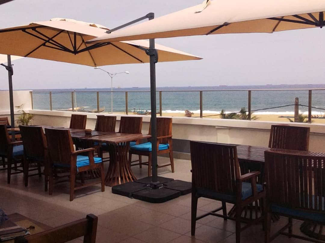Hotel Seaside Lome Exterior photo